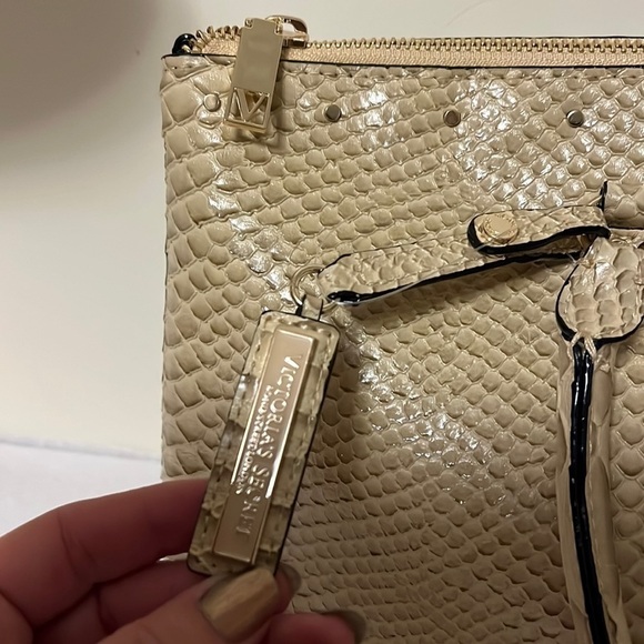 Victoria’s Secret tan reptile faux leather bag with gold hardware, mirror - Picture 2 of 12
